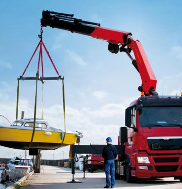 The large fleet of vehicles we have at our disposal, equipped with suitable equipment and suitable and qualified personnel, allows us to transport machinery, such as industrial or various types of equipment, machine tools, generic heavy loads, etc.