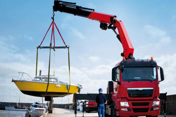 The large fleet of vehicles we have at our disposal, equipped with suitable equipment and suitable and qualified personnel, allows us to transport machinery, such as industrial or various types of equipment, machine tools, generic heavy loads, etc.