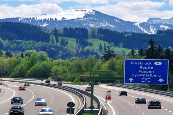 La nostra società è in grado di offrire soluzioni flessibili e personalizzate di trasporto internazionale (da e per tutto il mondo) con annessa emissione di tutta la documentazione necessaria, nonché l'espletamento delle operazioni doganali.