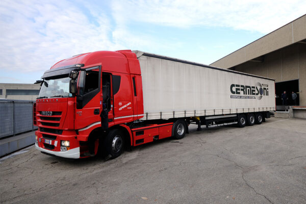 Grazie alla nostra flotta di veicoli e all'utilizzo di strumentazione all'avanguardia, siamo in grado di eseguire in modo efficiente il trasporto di carichi pesanti, come macchinari, piattaforme, impianti industriali, macchine utensili, materiali di diverse tipologie e carichi speciali.